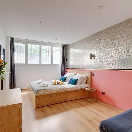 370 Anthony - Superbe A Apartment